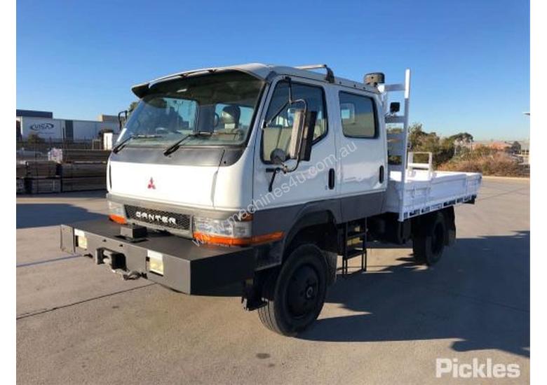 caption 2001 Mitsubishi Canter FG