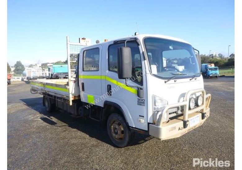 Used Isuzu Npr300 Refrigerated Truck In Listed On Machines4u