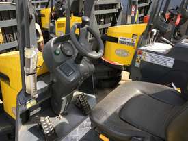 2.0T Battery Electric Narrow Aisle Forklift - picture2' - Click to enlarge