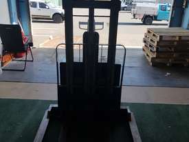 Crown Walkie stacker - picture1' - Click to enlarge