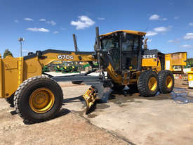 John Deere 670G Artic Grader Grader - picture0' - Click to enlarge