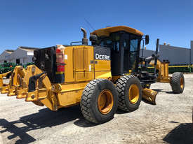 John Deere 670G Artic Grader Grader - picture2' - Click to enlarge