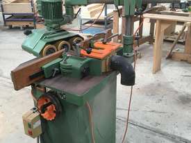 SCM Invincible series T100 spindle moulder with feeder - picture0' - Click to enlarge