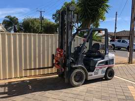 Nissan Forklift - picture0' - Click to enlarge