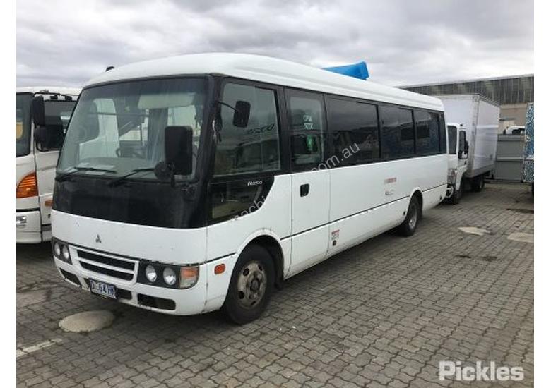 caption 2009 Mitsubishi Rosa BE600
