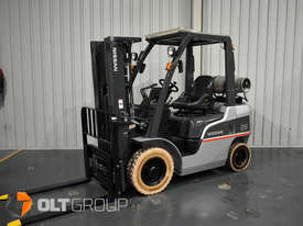 Nissan 2.5 Tonne Forklift with Fork Positioner and Sideshift LPG EFI Markless Tyres Container Mast - picture0' - Click to enlarge