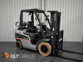 Nissan 2.5 Tonne Forklift with Fork Positioner and Sideshift LPG EFI Markless Tyres Container Mast - picture2' - Click to enlarge