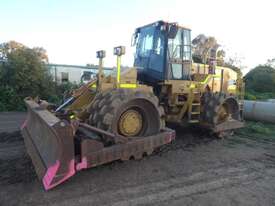 Caterpillar 825G Compactor - picture0' - Click to enlarge