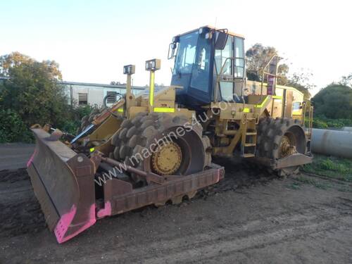 Caterpillar 825G Compactor