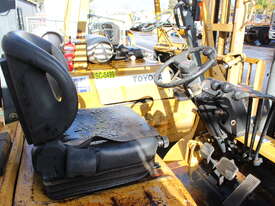 Caterpillar 1997 GP30 Forklift - picture2' - Click to enlarge