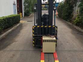 1.5T Battery Electric 3 Wheel Forklift - picture0' - Click to enlarge