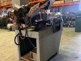 Manual Bandsaw 220mm Cutting Capacity - picture1' - Click to enlarge