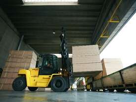16T Counterbalance Forklift - picture0' - Click to enlarge