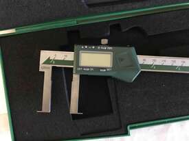 DIGITAL INSIDE GROOVE CALIPER - INSIZE 1120-200A 25-200mm - picture1' - Click to enlarge