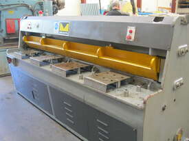 Metalmaster 2500mm x 4mm Hydraulic Guillotine - picture0' - Click to enlarge