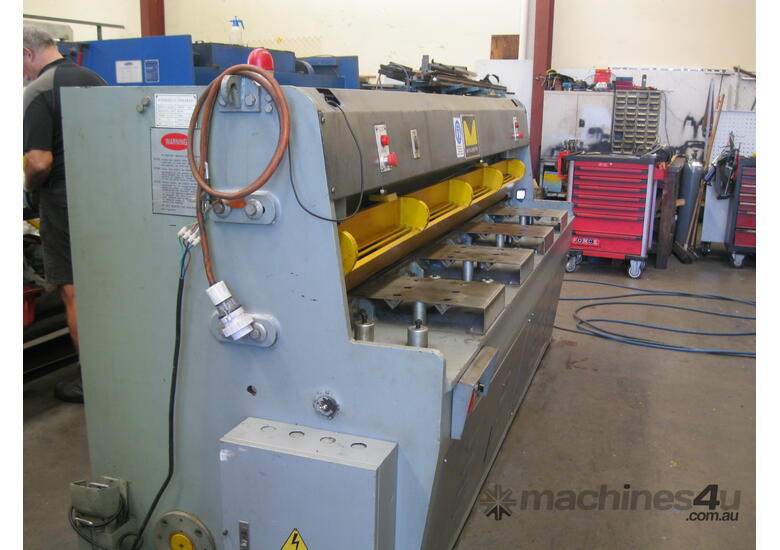 caption Metalmaster 2500mm x 4mm Hydraulic Guillotine