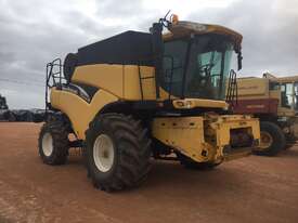 New Holland CR960 Combine + 39' Honey Bee Front - picture2' - Click to enlarge