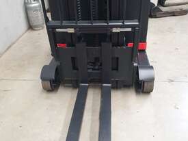 Linde Reach Truck 1.4T - picture2' - Click to enlarge