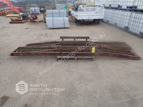 2 X STEEL LOADING RAMPS