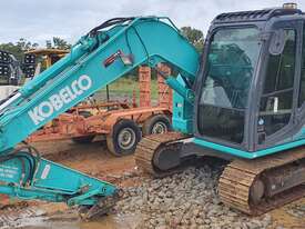 7.5ton Kobelco Excavator - Low Houred - picture0' - Click to enlarge
