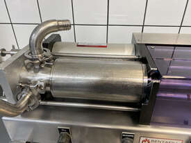Asset AV3 benchtop liquid filling machine - picture2' - Click to enlarge