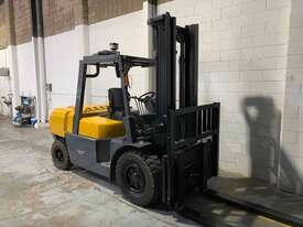 Counterbalance Forklift 5 Ton Diesel - picture0' - Click to enlarge