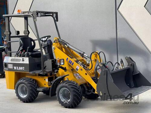 UHI UWL807 Articulated Loader   25HP UK Perkins Engine Free 4in1 Bucket and forklift attachment
