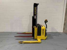 Hyster 1.1t Pallet Stacker - picture0' - Click to enlarge