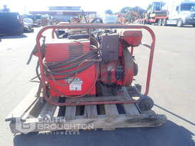 PALLET COMPRISING OF 1 X LINCOLN WELDAN POWER 175 WELDER & 1 X TRANSARC WELDER - picture0' - Click to enlarge