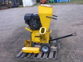 Woodchipper 20HP petrol - picture0' - Click to enlarge