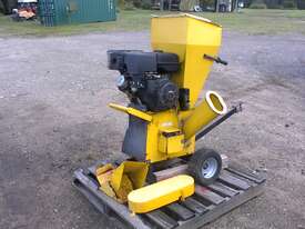 Woodchipper 20HP petrol - picture0' - Click to enlarge