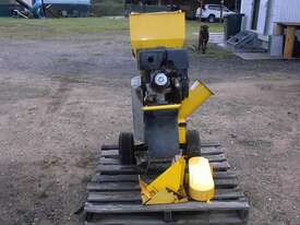 Woodchipper 20HP petrol - picture1' - Click to enlarge