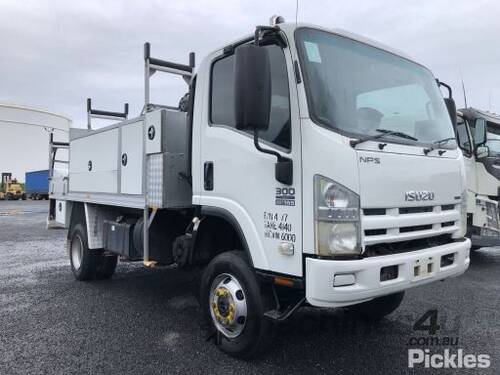 2010 Isuzu NPS300