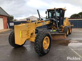 John Deere 670D - picture0' - Click to enlarge