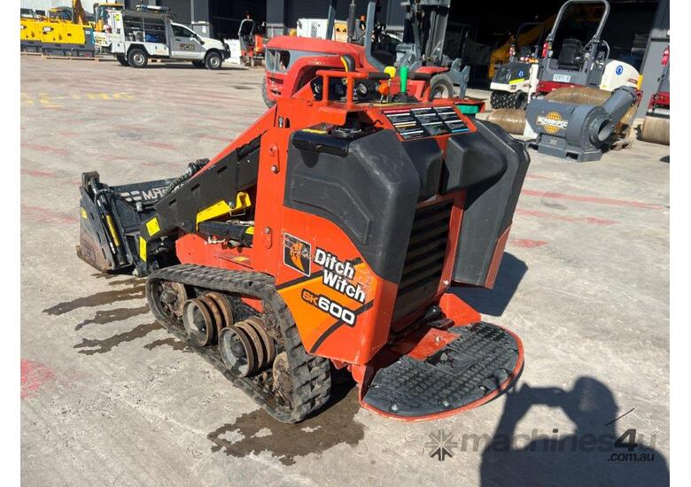 Used 2017 ditch witch SK600 Tracked Mini Loaders in , Listed on