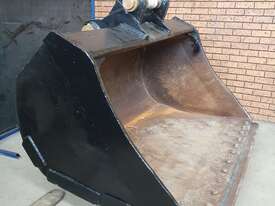 2m Excavator Mud Bucket  - picture1' - Click to enlarge