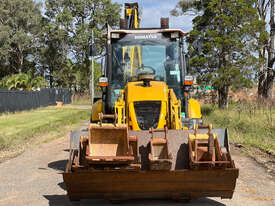 Komatsu WB97R Backhoe Loader Loader - picture0' - Click to enlarge