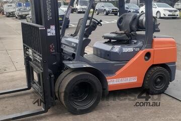ACTIVE FORKLIFTS - Toyota 8fg35 forklift for sale- 3.5 ton capacity 5m lift height side shift & fork