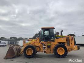 2017 Hyundai HL760-9 Articulated Wheel Loader - picture2' - Click to enlarge