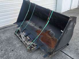 Caterpillar loader bucket - picture0' - Click to enlarge