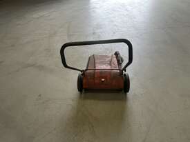 Hako Floor Sweeper - picture0' - Click to enlarge