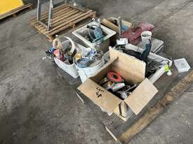 Pallet of Various Tools - picture0' - Click to enlarge