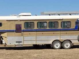 2015 PINNACLE GOOSENECK 4 HORSE TRAILER  - picture0' - Click to enlarge