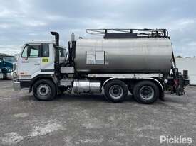 2001 Nissan UD CWB455 Hot Bitumen Tanker - picture2' - Click to enlarge