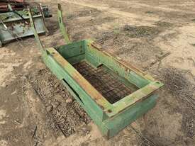 JOHN DEERE FRONT TANK MOUNT  - picture1' - Click to enlarge