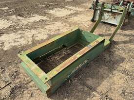 JOHN DEERE FRONT TANK MOUNT  - picture2' - Click to enlarge