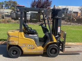 Forklift CAT 2.5 Tonne Diesel 2021 Container Mast - picture0' - Click to enlarge
