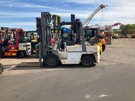 Nissan BF03A35U 2 Stage Forklift - picture2' - Click to enlarge