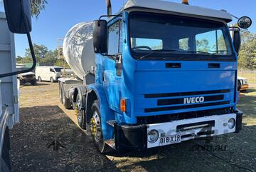 Concrete Truck: Iveco Acco Agitator - Good tyres all around, ready for work!