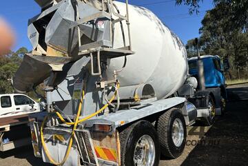 Concrete Truck: 2003 Iveco 2350G Acco Agitator - Good tyres all around, ready for work!